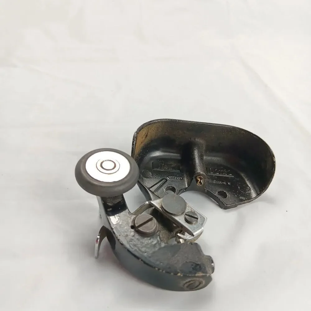 Sewing Machine Bobbin Winder Italy 21136 Unknow Brand